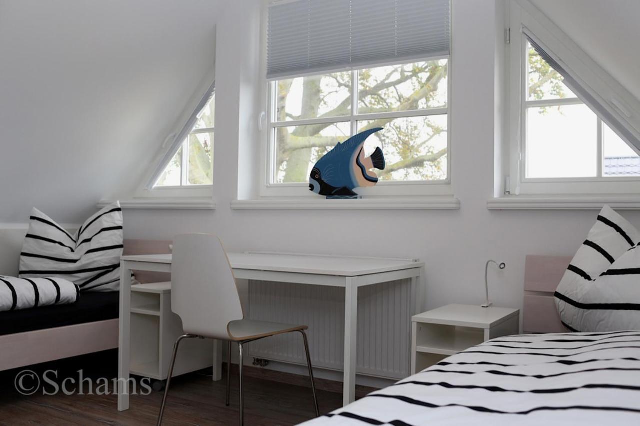 Ostseelagune Zingst, Exklusive Dhh, Strandnah, Sauna, Kamin, 3 Sz, 2 Baeder, Glasfaser, Haustierfrei, Garten Mit Suedterrasse, E-Ladesaeule, 2 Stellplaetze, Strandkorb, Fahrradschuppen, Waschmaschine, Trockner, Nichtraucher Extérieur photo