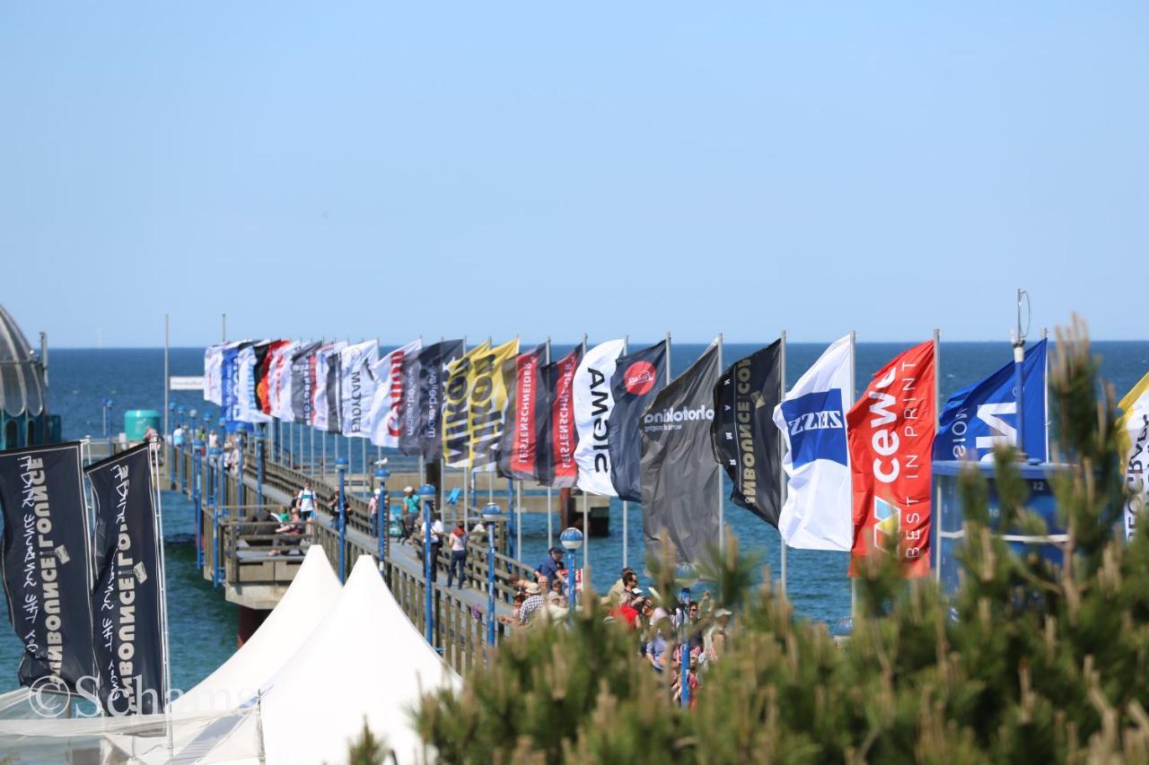 Ostseelagune Zingst, Exklusive Dhh, Strandnah, Sauna, Kamin, 3 Sz, 2 Baeder, Glasfaser, Haustierfrei, Garten Mit Suedterrasse, E-Ladesaeule, 2 Stellplaetze, Strandkorb, Fahrradschuppen, Waschmaschine, Trockner, Nichtraucher Extérieur photo