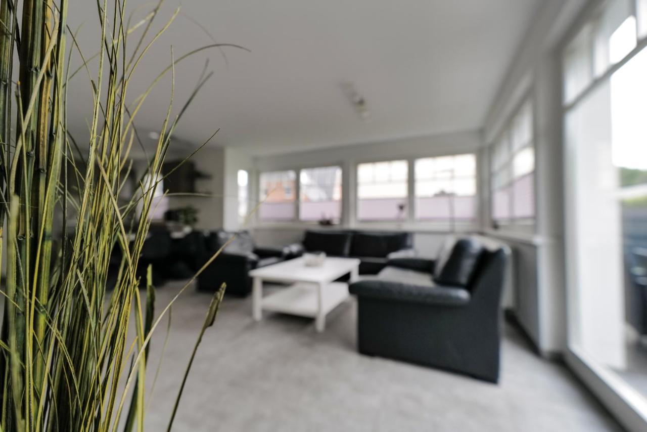 Ostseelagune Zingst, Exklusive Dhh, Strandnah, Sauna, Kamin, 3 Sz, 2 Baeder, Glasfaser, Haustierfrei, Garten Mit Suedterrasse, E-Ladesaeule, 2 Stellplaetze, Strandkorb, Fahrradschuppen, Waschmaschine, Trockner, Nichtraucher Extérieur photo