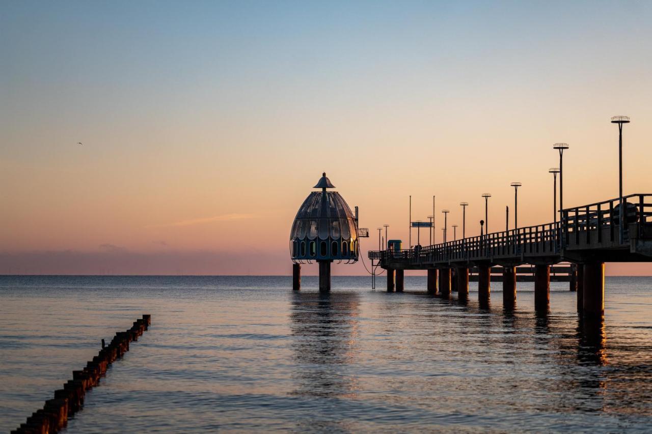Ostseelagune Zingst, Exklusive Dhh, Strandnah, Sauna, Kamin, 3 Sz, 2 Baeder, Glasfaser, Haustierfrei, Garten Mit Suedterrasse, E-Ladesaeule, 2 Stellplaetze, Strandkorb, Fahrradschuppen, Waschmaschine, Trockner, Nichtraucher Extérieur photo