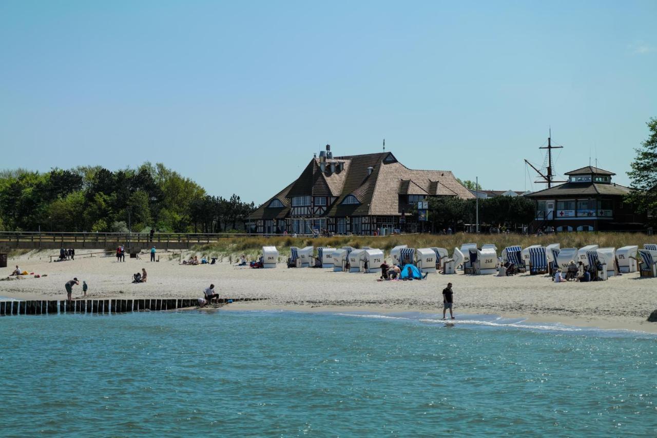 Ostseelagune Zingst, Exklusive Dhh, Strandnah, Sauna, Kamin, 3 Sz, 2 Baeder, Glasfaser, Haustierfrei, Garten Mit Suedterrasse, E-Ladesaeule, 2 Stellplaetze, Strandkorb, Fahrradschuppen, Waschmaschine, Trockner, Nichtraucher Extérieur photo