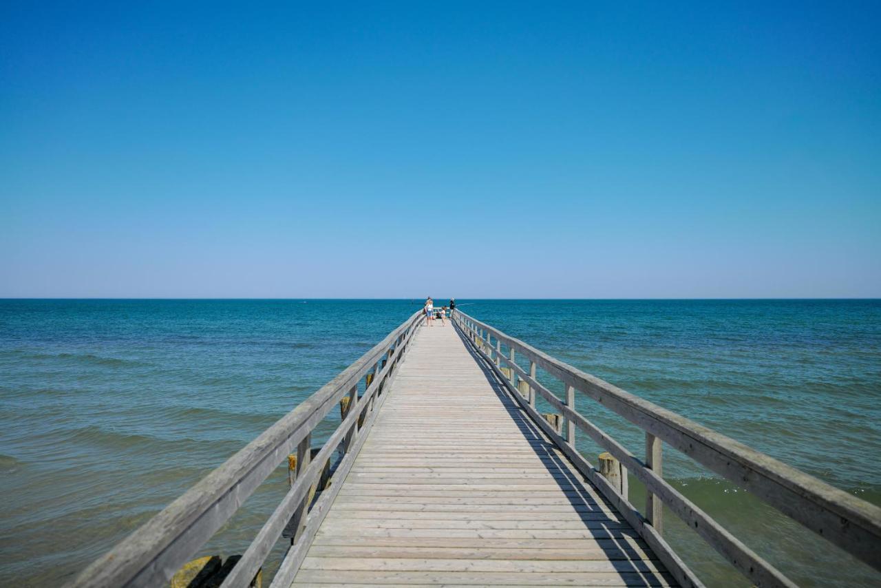 Ostseelagune Zingst, Exklusive Dhh, Strandnah, Sauna, Kamin, 3 Sz, 2 Baeder, Glasfaser, Haustierfrei, Garten Mit Suedterrasse, E-Ladesaeule, 2 Stellplaetze, Strandkorb, Fahrradschuppen, Waschmaschine, Trockner, Nichtraucher Extérieur photo
