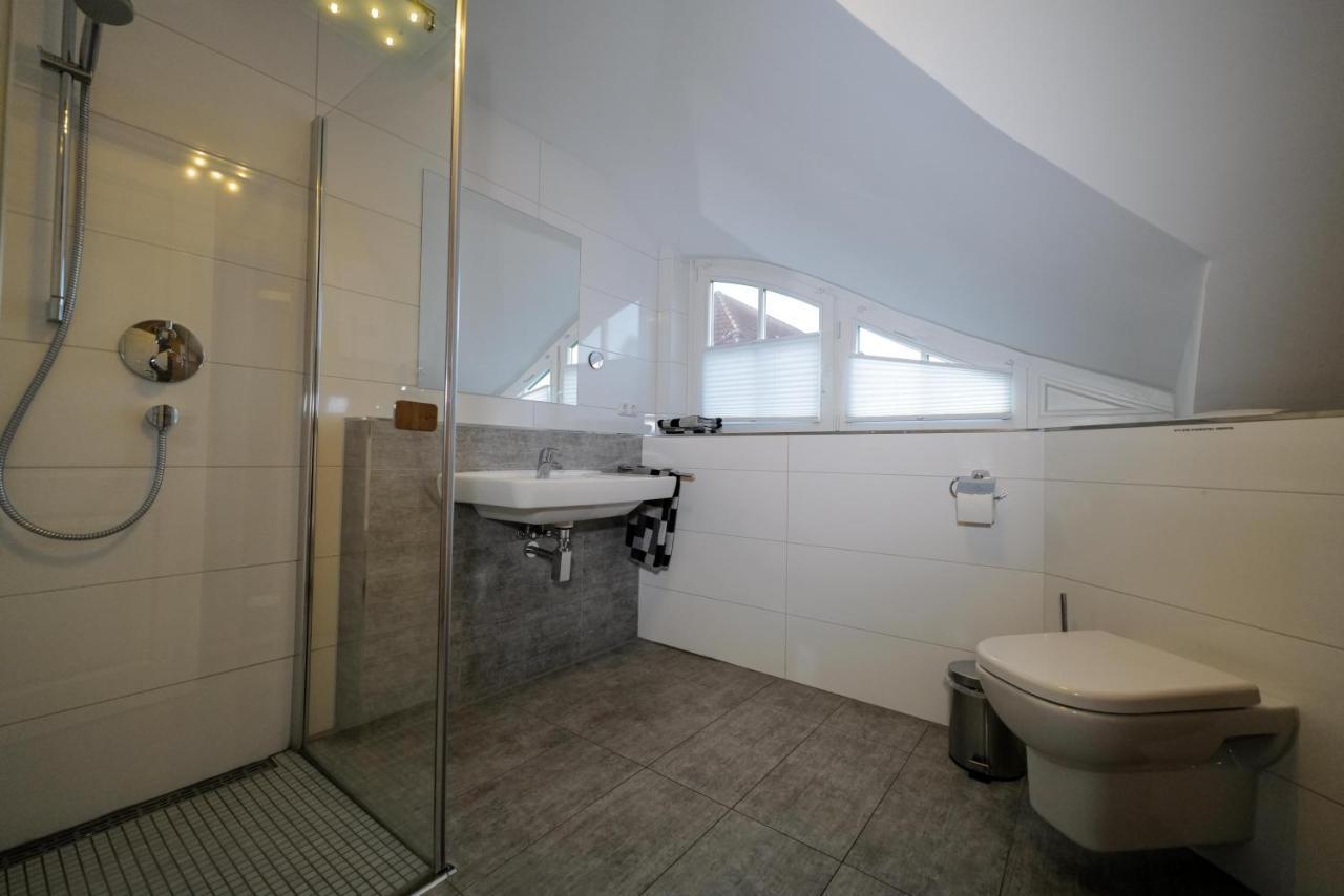 Ostseelagune Zingst, Exklusive Dhh, Strandnah, Sauna, Kamin, 3 Sz, 2 Baeder, Glasfaser, Haustierfrei, Garten Mit Suedterrasse, E-Ladesaeule, 2 Stellplaetze, Strandkorb, Fahrradschuppen, Waschmaschine, Trockner, Nichtraucher Extérieur photo