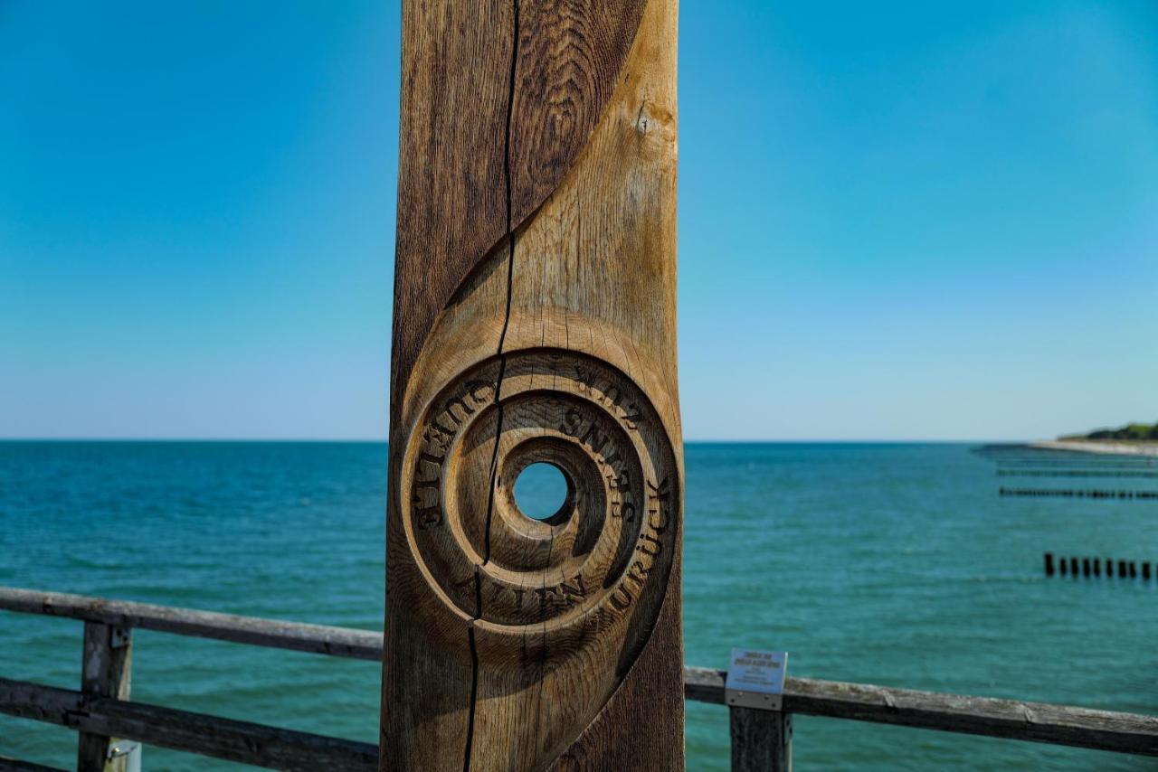 Ostseelagune Zingst, Exklusive Dhh, Strandnah, Sauna, Kamin, 3 Sz, 2 Baeder, Glasfaser, Haustierfrei, Garten Mit Suedterrasse, E-Ladesaeule, 2 Stellplaetze, Strandkorb, Fahrradschuppen, Waschmaschine, Trockner, Nichtraucher Extérieur photo