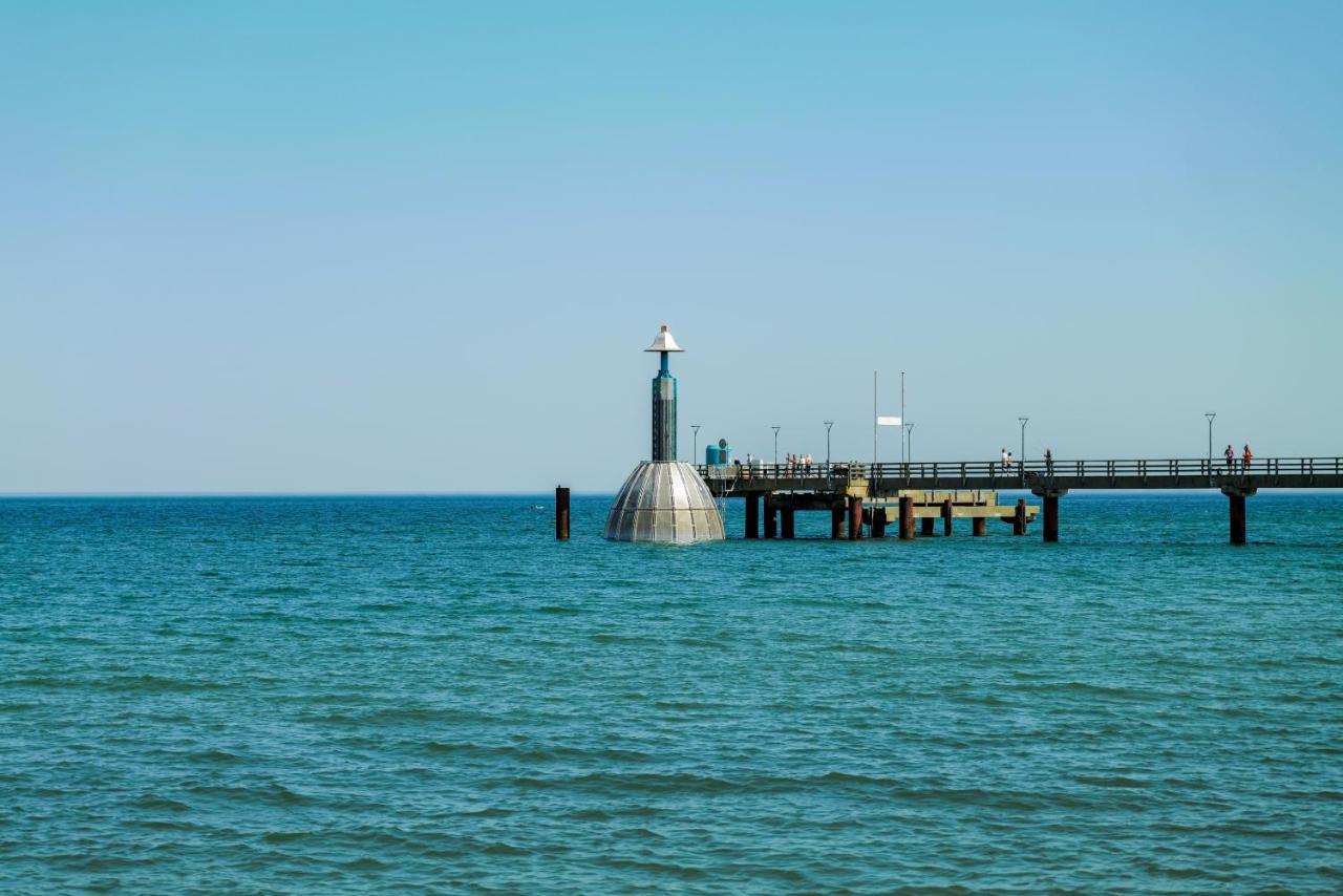 Ostseelagune Zingst, Exklusive Dhh, Strandnah, Sauna, Kamin, 3 Sz, 2 Baeder, Glasfaser, Haustierfrei, Garten Mit Suedterrasse, E-Ladesaeule, 2 Stellplaetze, Strandkorb, Fahrradschuppen, Waschmaschine, Trockner, Nichtraucher Extérieur photo