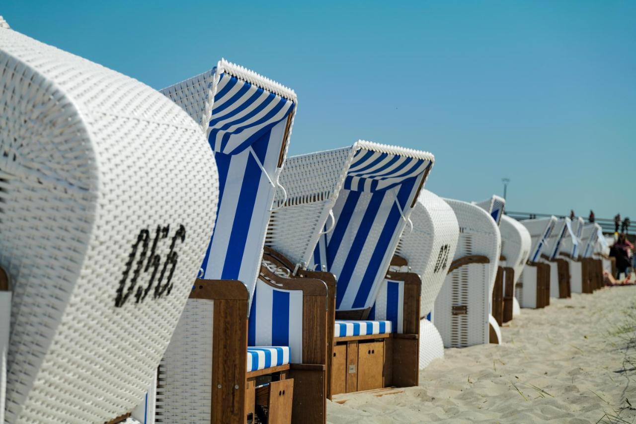 Ostseelagune Zingst, Exklusive Dhh, Strandnah, Sauna, Kamin, 3 Sz, 2 Baeder, Glasfaser, Haustierfrei, Garten Mit Suedterrasse, E-Ladesaeule, 2 Stellplaetze, Strandkorb, Fahrradschuppen, Waschmaschine, Trockner, Nichtraucher Extérieur photo