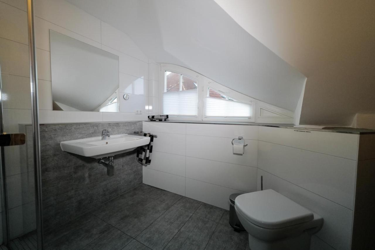 Ostseelagune Zingst, Exklusive Dhh, Strandnah, Sauna, Kamin, 3 Sz, 2 Baeder, Glasfaser, Haustierfrei, Garten Mit Suedterrasse, E-Ladesaeule, 2 Stellplaetze, Strandkorb, Fahrradschuppen, Waschmaschine, Trockner, Nichtraucher Extérieur photo